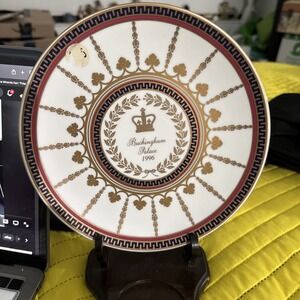 Vintage BUCKINGHAM PALACE PLATE 1996 Gold Embossed Decorative Plate (sh6)